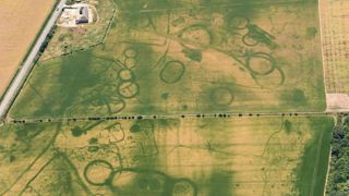 1 500 sites ont déjà été découverts en 2011 à la suite d’un épisode de sécheresse du même acabit que celui de cet été. @HistoricEngland/Twitter 1 500 sites ont déjà été découverts en 2011 à la suite d’un épisode de sécheresse du même acabit que celui de cet été. @HistoricEngland/Twitter